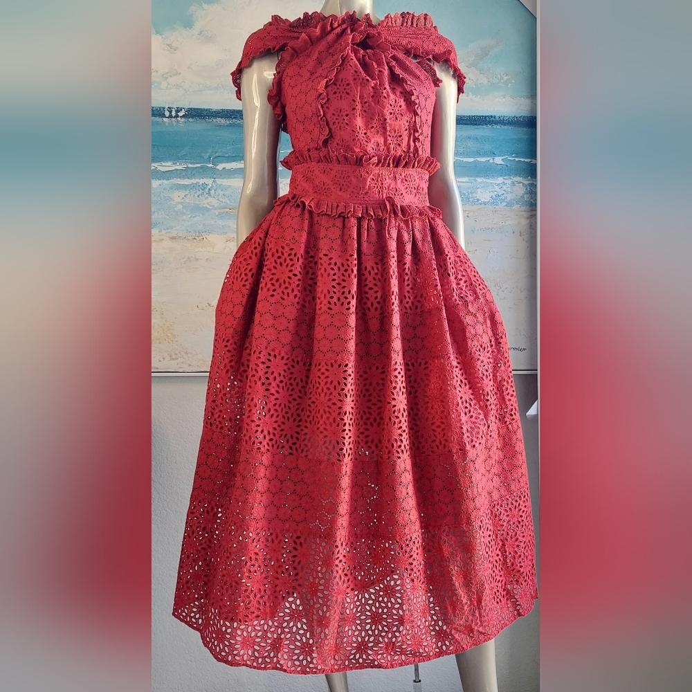 $3,000 OSCAR DE LA RENTA RUBY RED TEA-LENGHT EYELET RUNWAY DRESS M